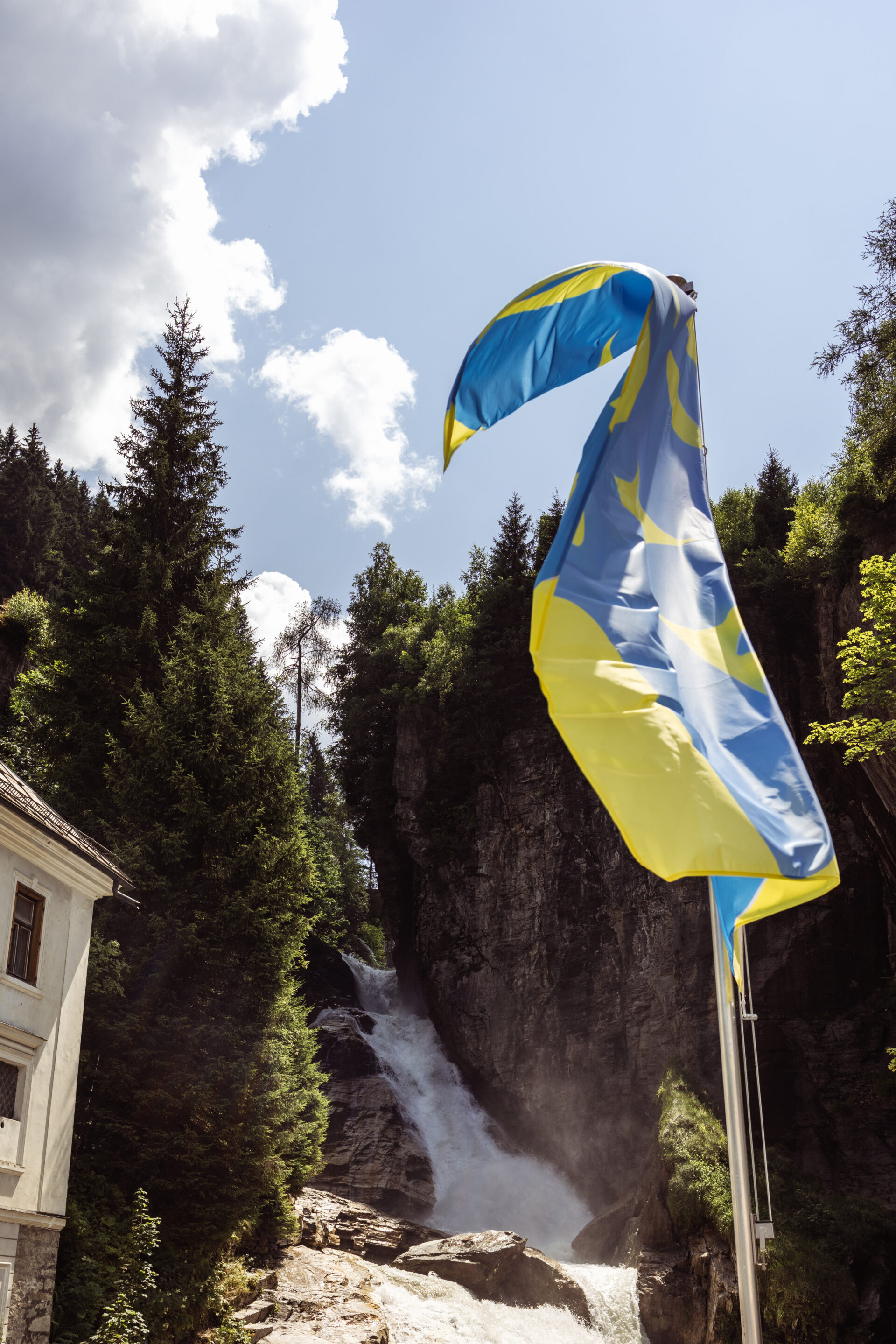 Raisin Flags expositie van Sommer.Frische.Kunst in Gastein